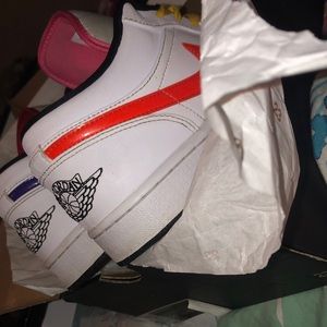 I am selling some low top 1s